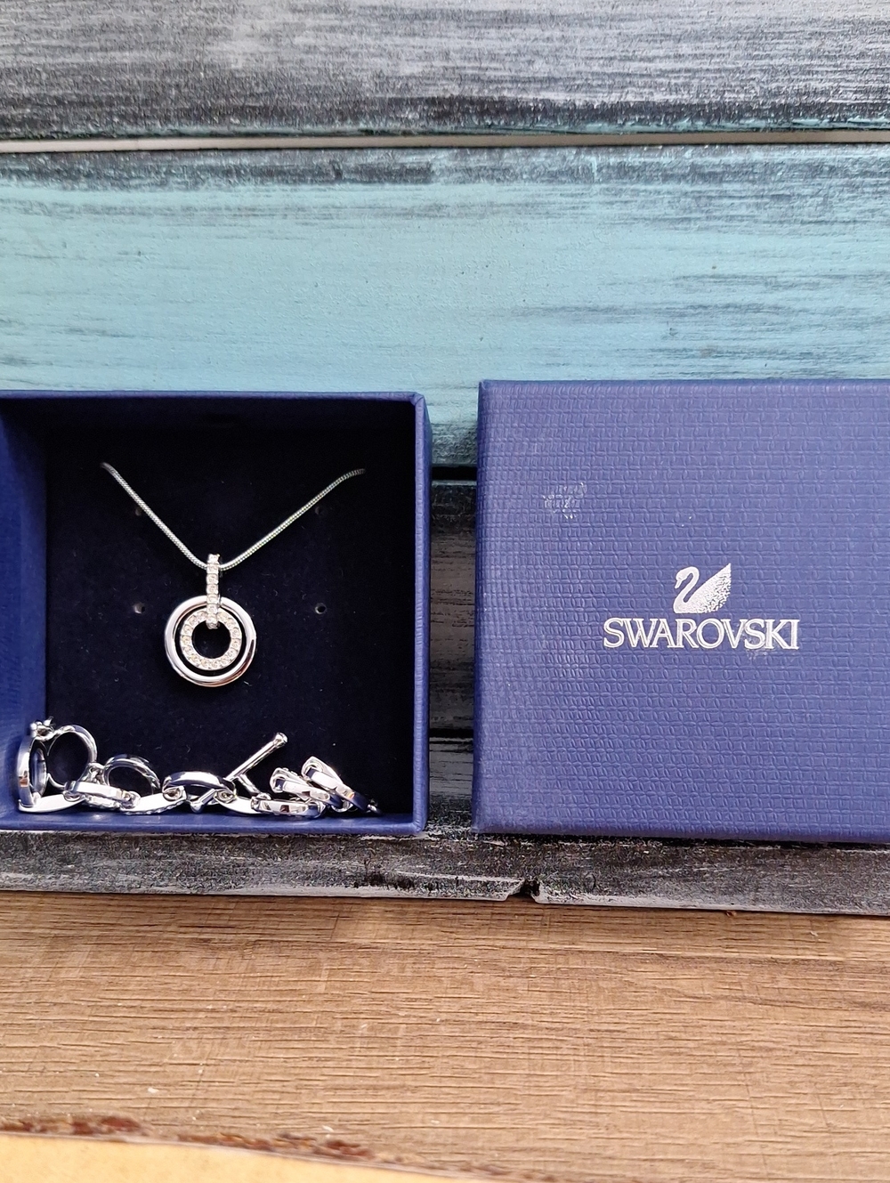 #ZZZ-- 19 SWAROVSKI  Silver Circle Link Necklace & Bracelet Set -